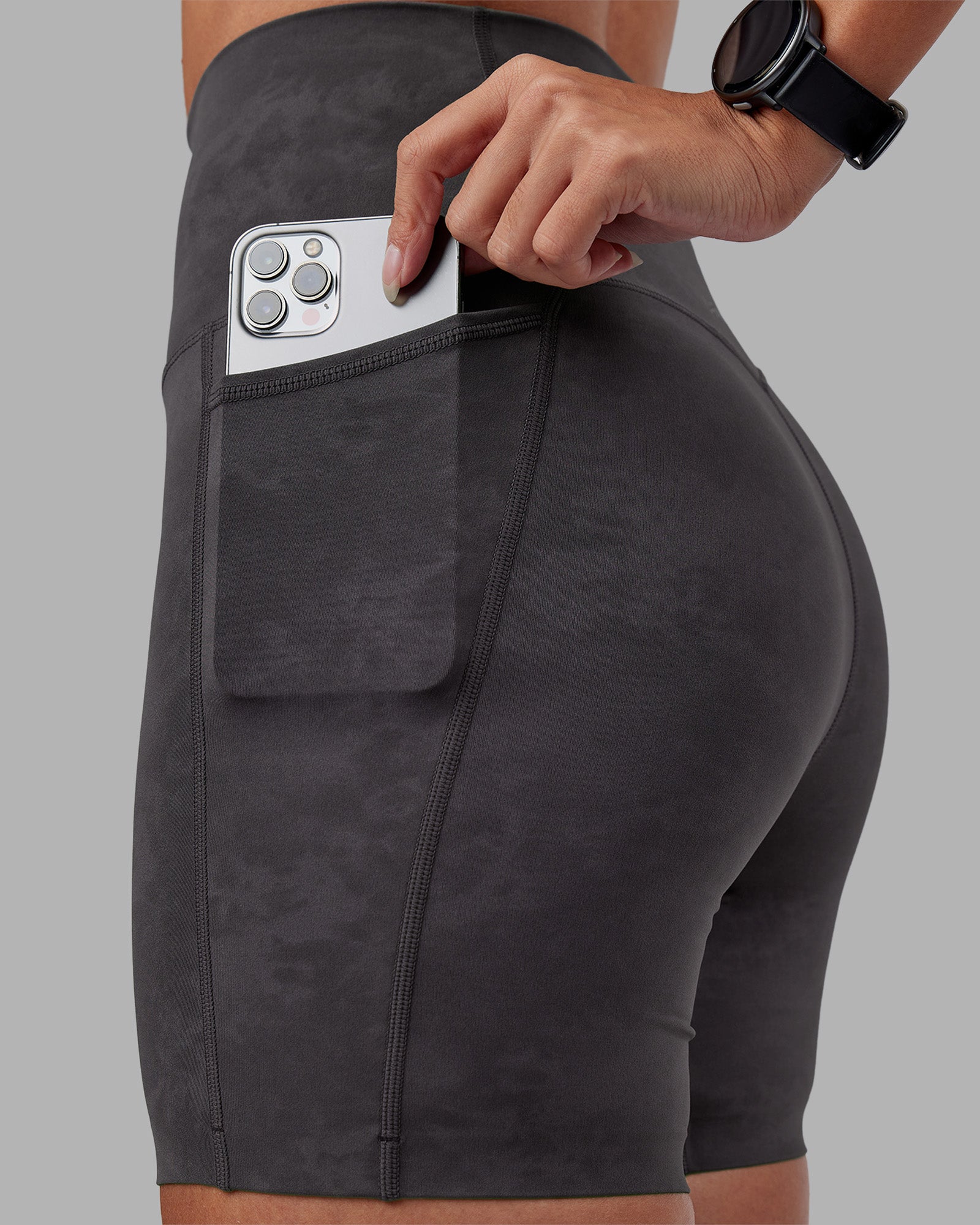 Elixir Ultra High-Rise 6" Short Pockets - Dark Storm Wash
