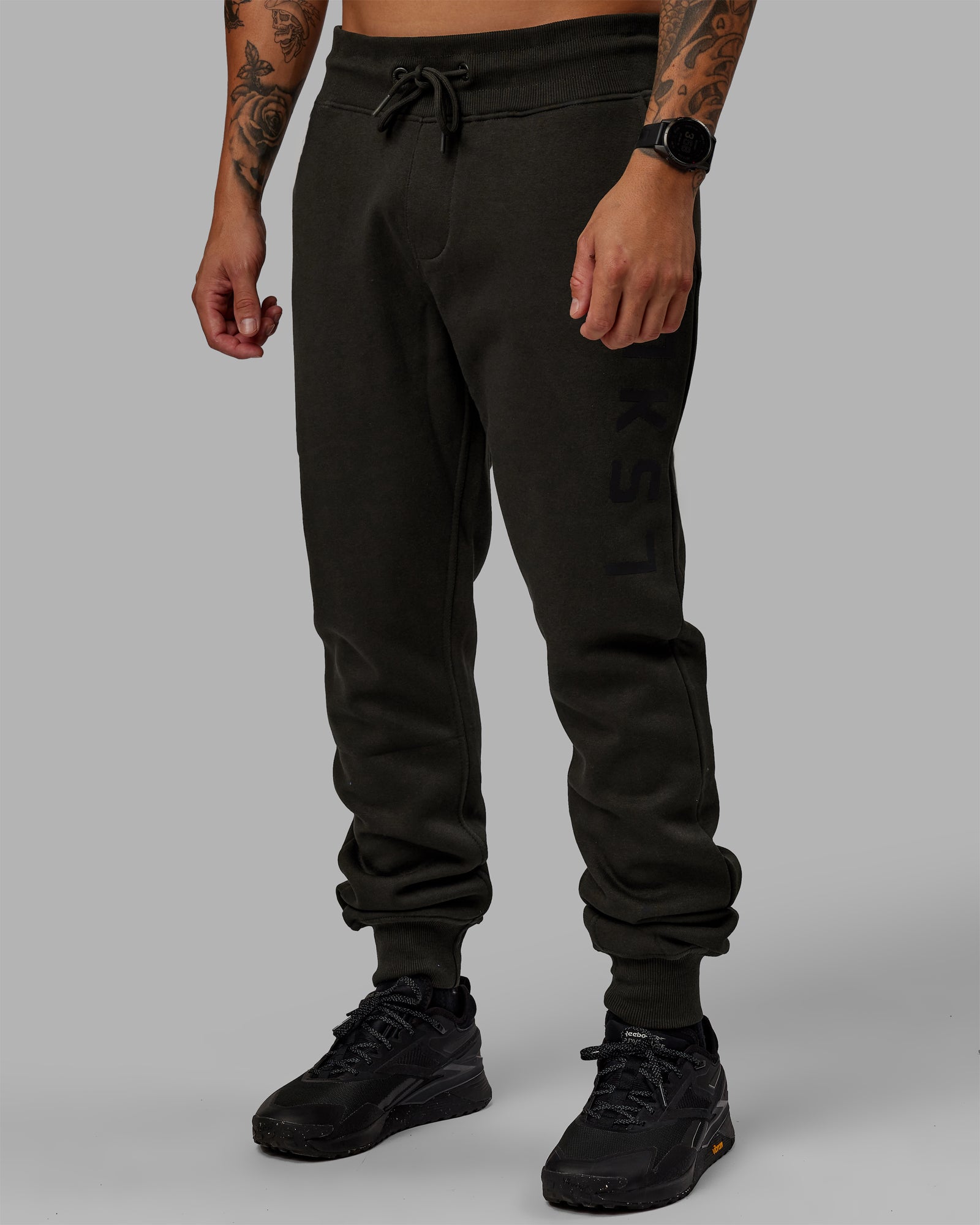 Structure Trackpant - Pirate Black-Black