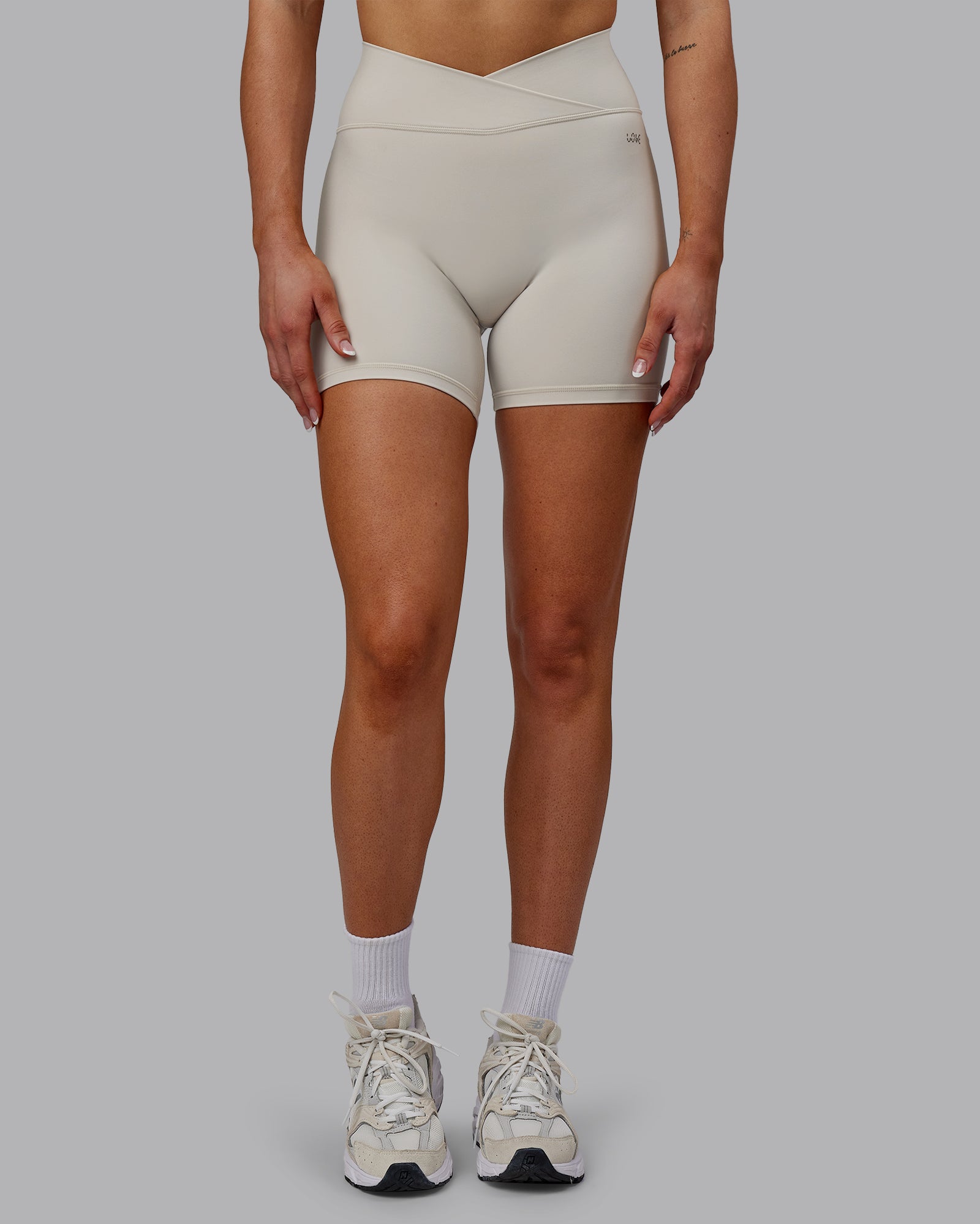 Sara Strike Ultra High-Rise Cross Over Waist 6" Short - Shale Beige